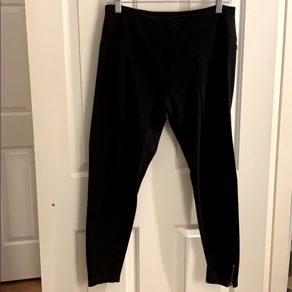 Black Leggings with Zipper at Ankle